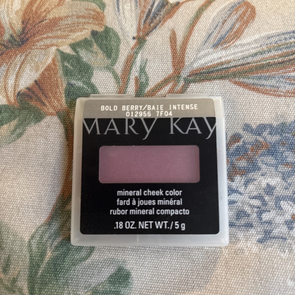 MARY KAY Mineral Cheek BOLD BERRY Color Full Size .18 oz. 012956‎ NEW